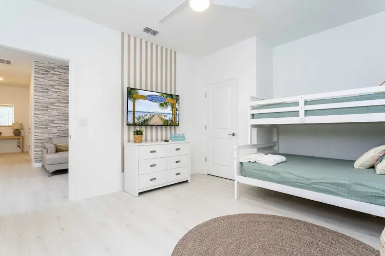 Gorgeous 8B 7BA Melbournbeach w Pool Dock Beach