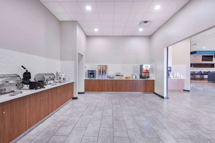 Clarion Hotel & Suites