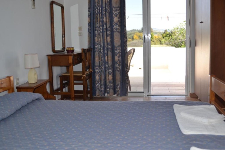 Family Apartment with pool view
