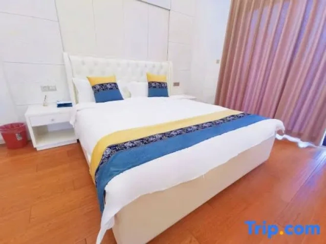 5 Bedrooms Villa