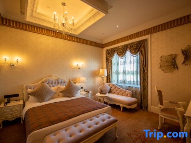 Deluxe Family Suite
