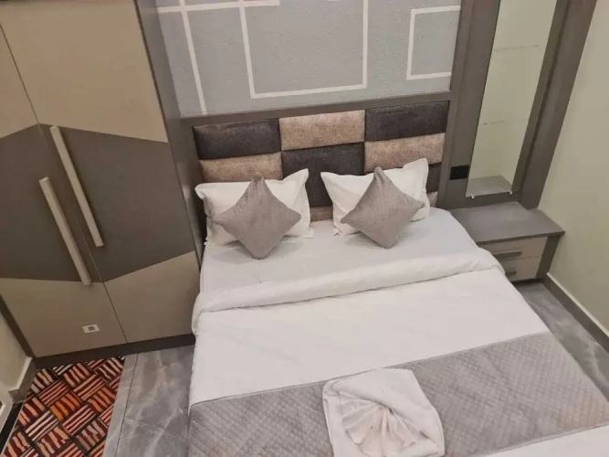 Gaurav Inn