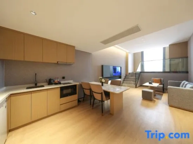 Deluxe Triple Family Suite