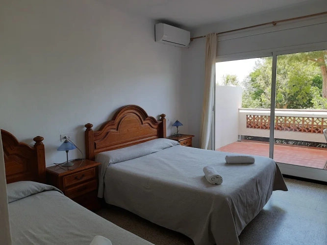 Standard Triple room with garden view
