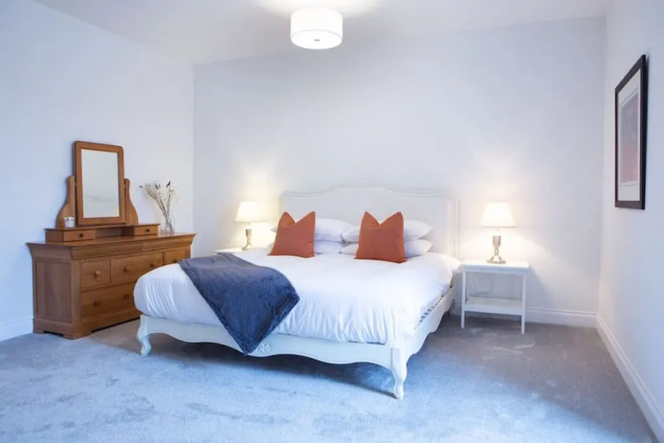Panmure Apartment - A Glamorous Renovation