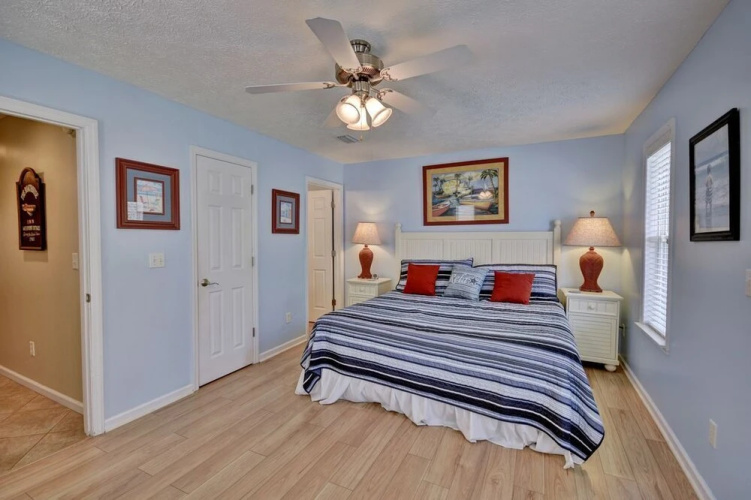 6717 Beach Drive - 1977178