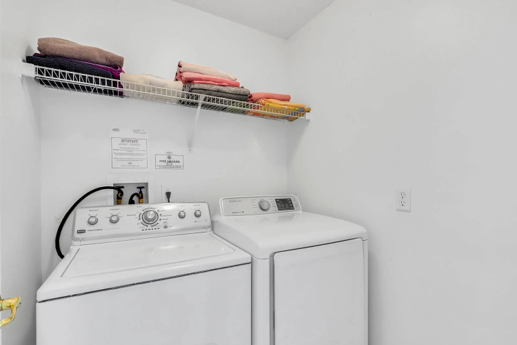 IC2539OL - 4 beds pool home - Water view