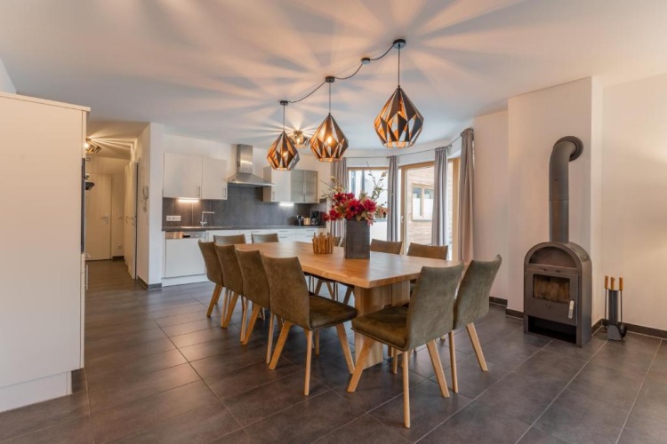 5 Bedrooms Apartment with mountain view