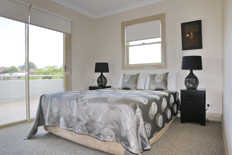 2 Bedrooms Luxury Penthouse room with balcony and with city view