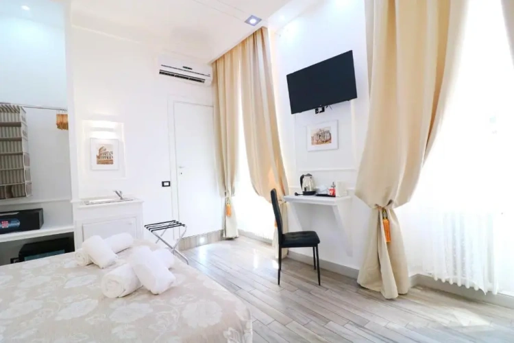 Standard Triple room