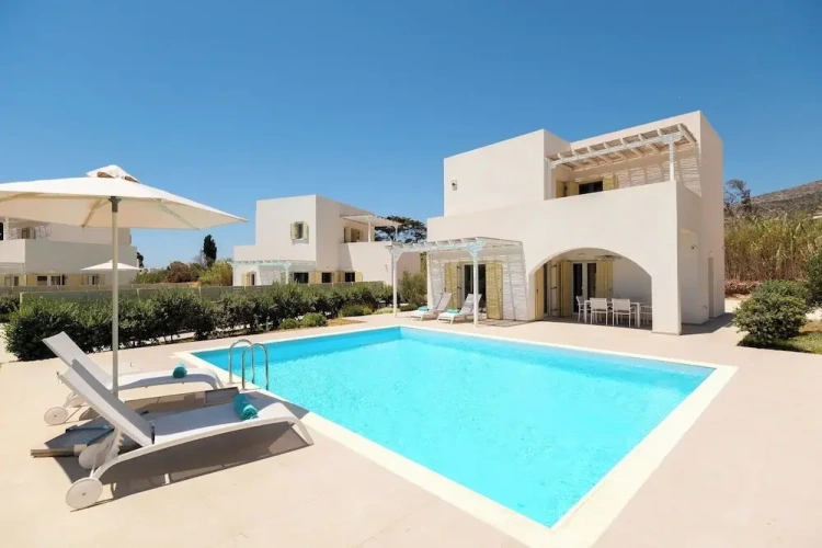 2 Bedrooms Villa