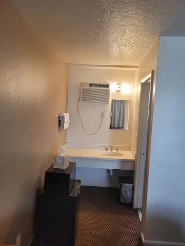 Queens Lodge Motel