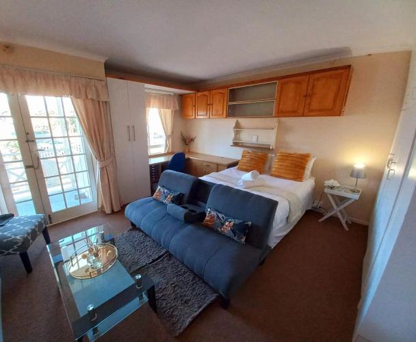 Cozy Strand Beach Getaway - Studio Apartment