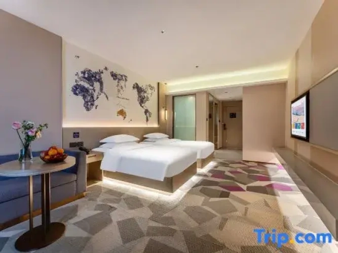 Standard Twin room with city view