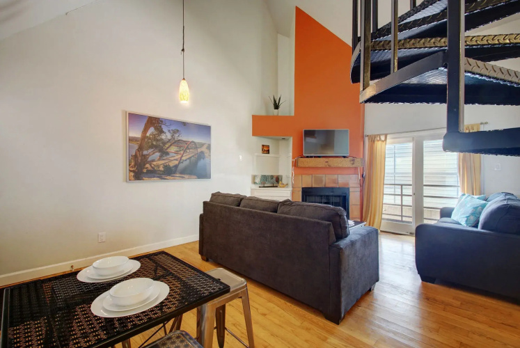 4 Bedroom Penthouse Suite by AustinStays