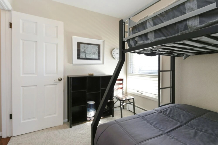 925 Red Sandstone 3 Bedroom Condo by RedAwning