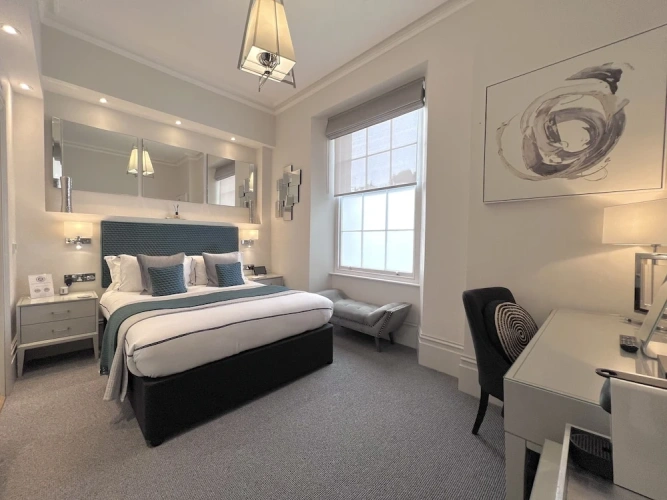 Superior Double Basement room