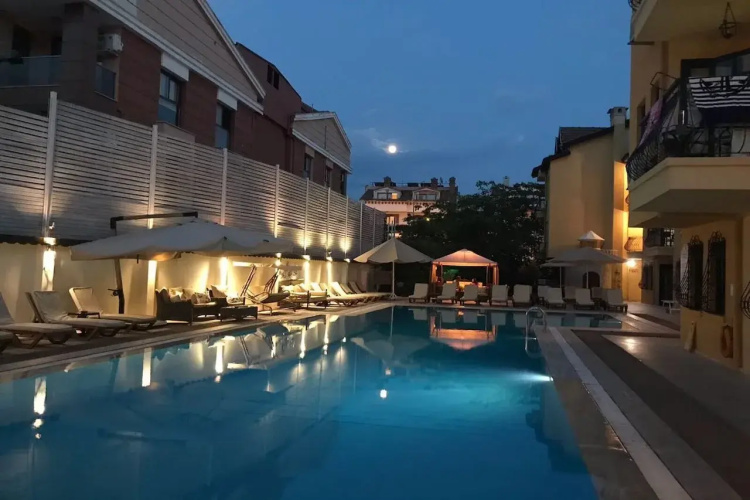 T & G Apartments