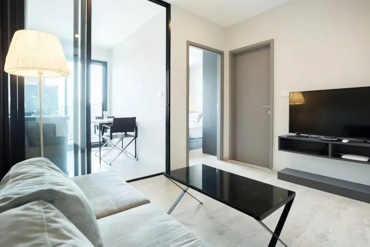 Fully Furnished Excellent Location - Next to Beach