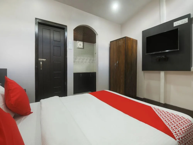 OYO 19292 55 Pillars House