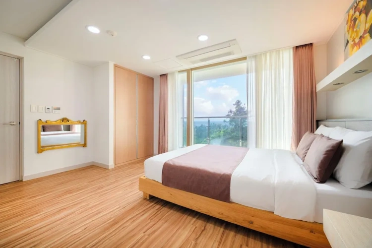2 Bedrooms Suite with balcony and with partial ocean view