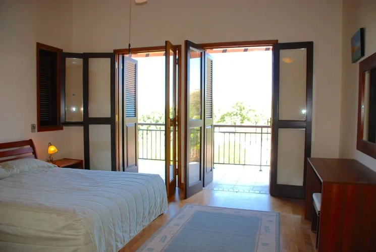 2 Bedrooms Villa