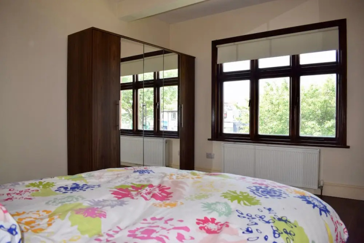 Garden 3 Bedroom Home With Parking
