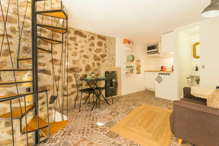 2 Bedrooms Cottage with city view