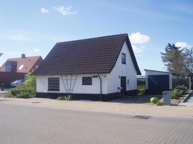 3 Bedrooms Cottage