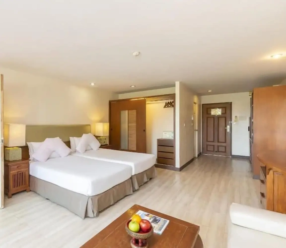 Deluxe Twin room with pool view