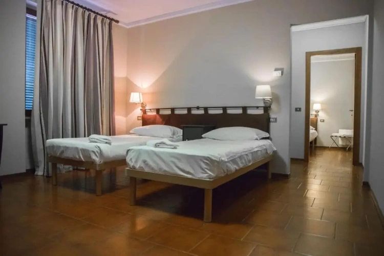 Standard Triple room
