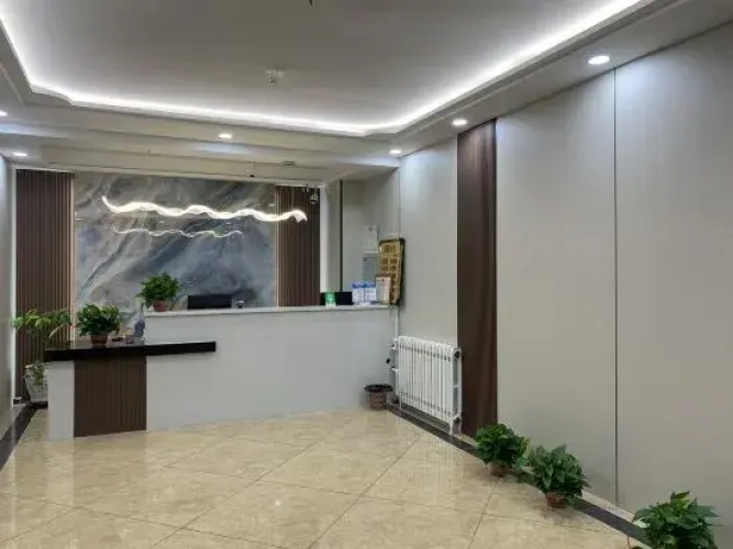 Urat Qianqi Guoli Hotel