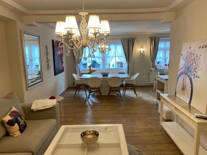 2 Bedrooms Apartment