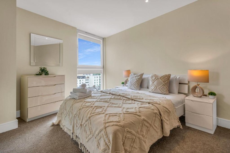 2 Bedrooms Apartment
