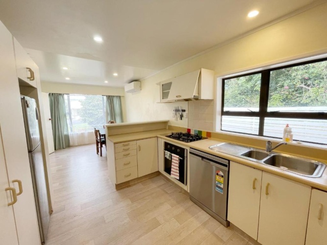 4 Bedrooms Cottage