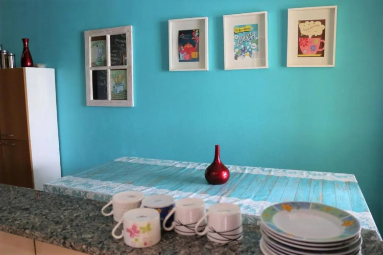 Fica, Vai ter Bolo Hostel