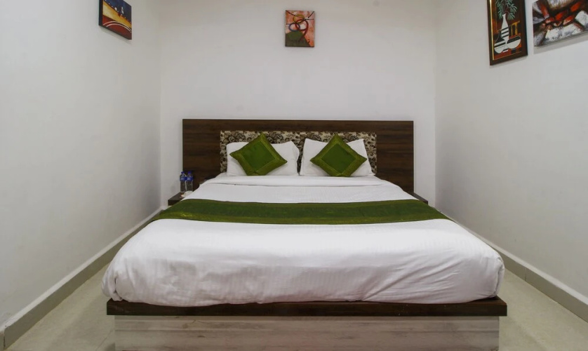 Treebo Trend Skylight Royal Stay