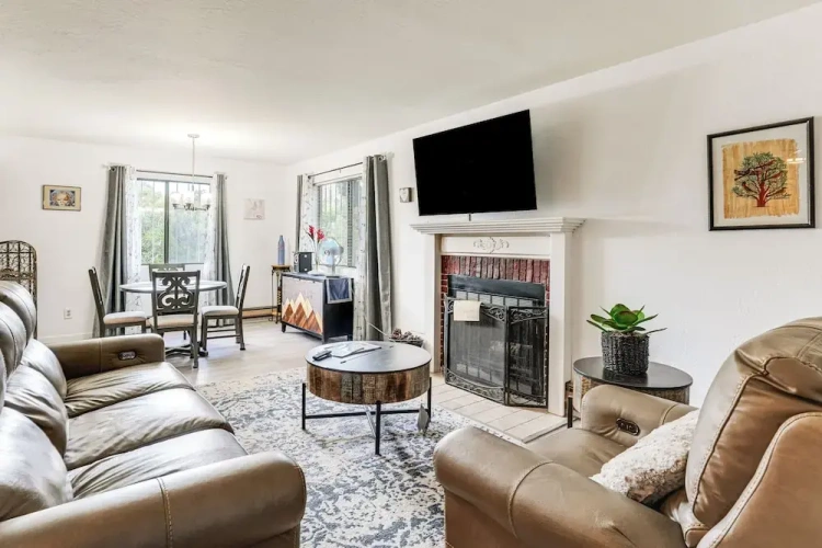 2 Bedrooms Apartment