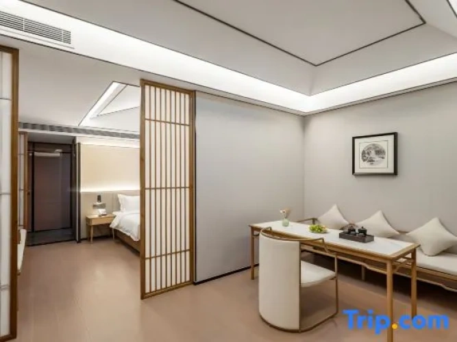 1 Bedroom Royal Suite