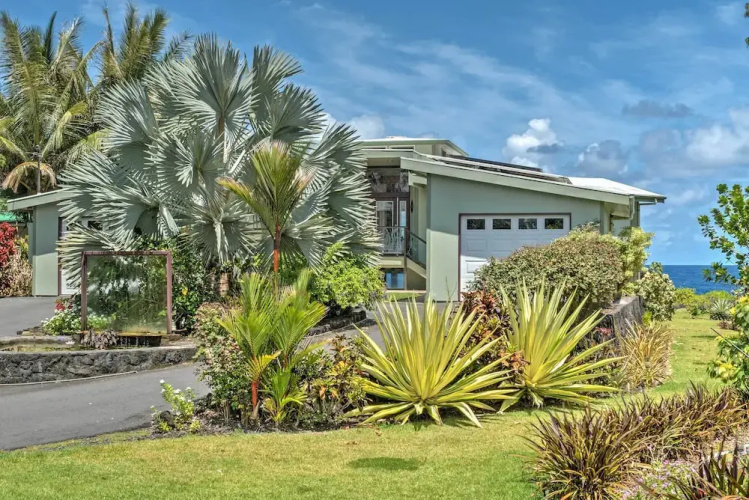 Direct Oceanfront, Big Island Home