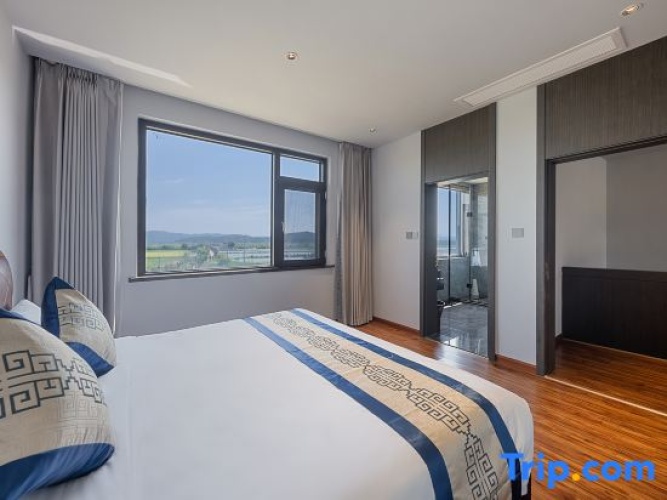 2 Bedrooms Suite with balcony