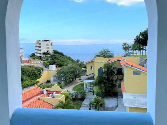 3 Bedrooms Apartment with garden view