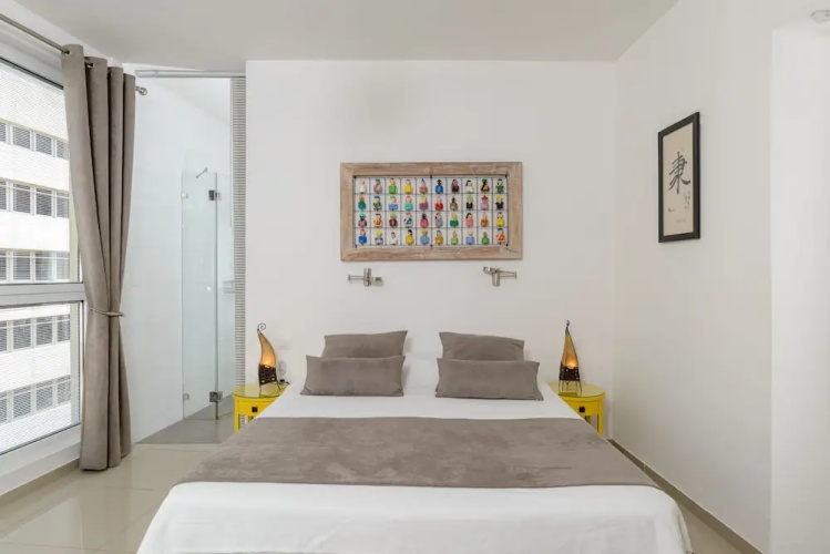 High Standard Seaside Apartment w/ Parking