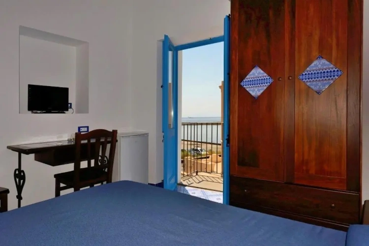 Standard Triple room with balcony
