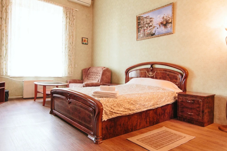 Rent Express Chervony 11