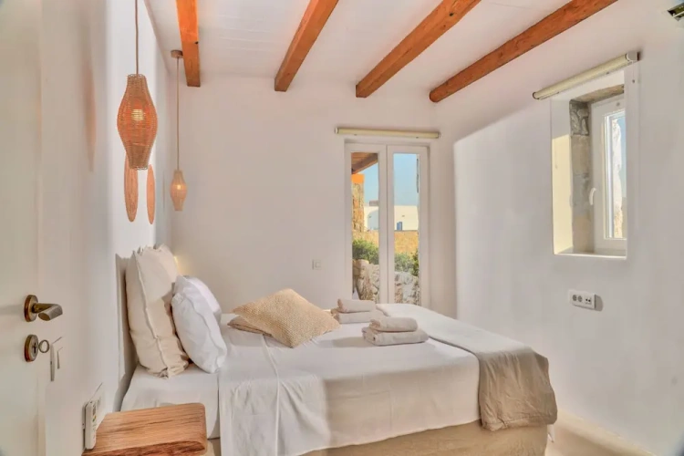 Cottage with partial sea view