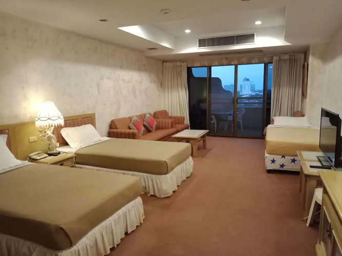 Cha-Am Grand Condotel by Frank
