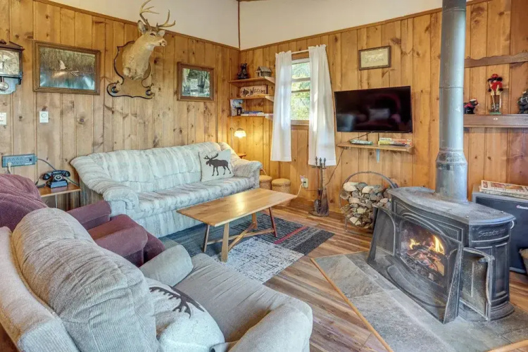 7 Mi to Main Street: Cabin w/ Deck in Stanley!