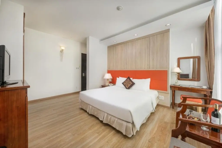 Deluxe Double room with city view