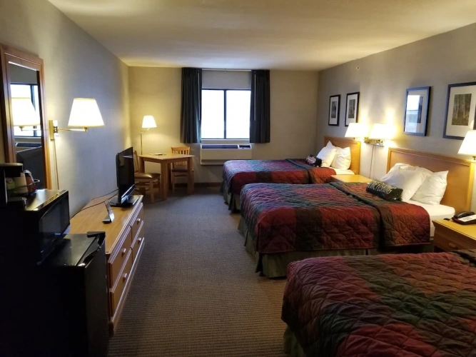 Standard Sextuple Family room